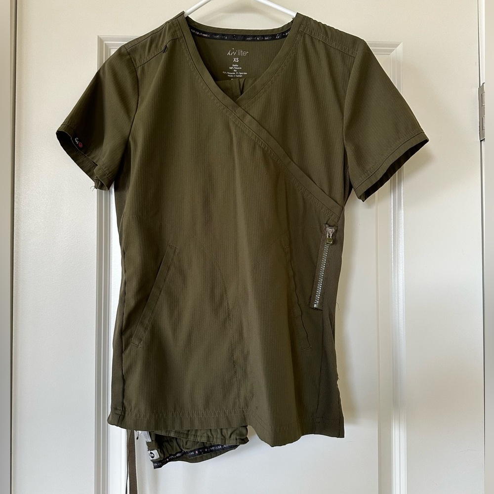 Koi Lite Scrub set. XS